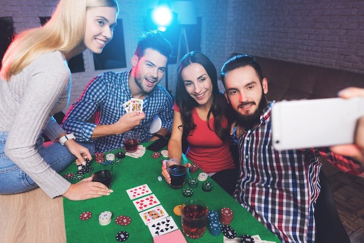 Antarmuka aplikasi mobile qq8889 menampilkan meja roulette dengan statistik real-time